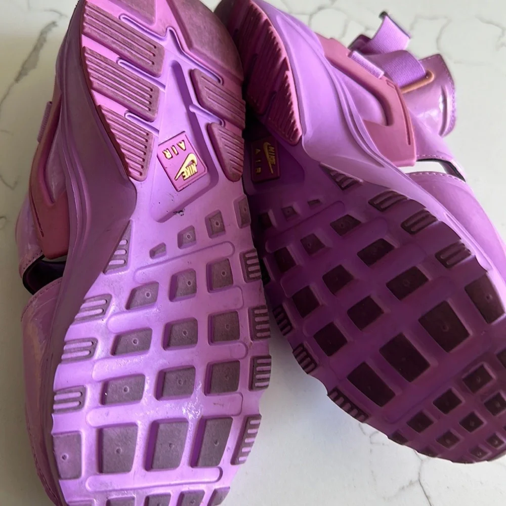 Nike sandals size 8 Barbie core